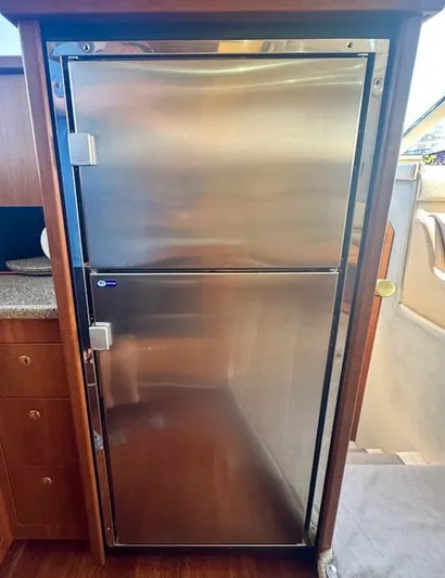 Endeavor Yacht Photos Pics Refrigerator / Freezer - Galley