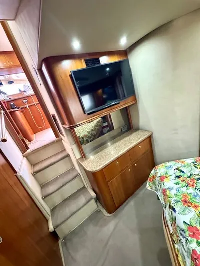 Endeavor Yacht Photos Pics Master StateRoom - Forward