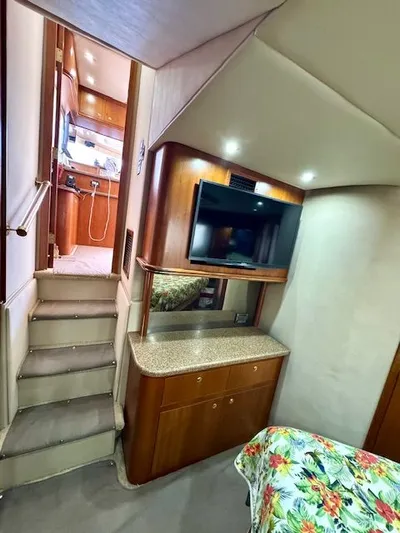 Endeavor Yacht Photos Pics Master StateRoom - Forward