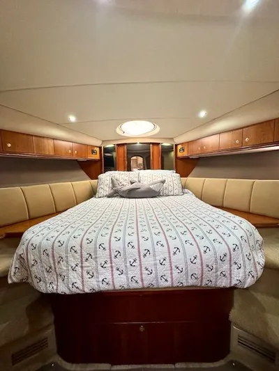 Endeavor Yacht Photos Pics VIP StateRoom - Forward