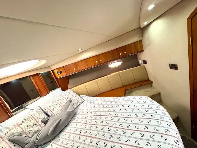 Endeavor Yacht Photos Pics VIP StateRoom - Strb. Side