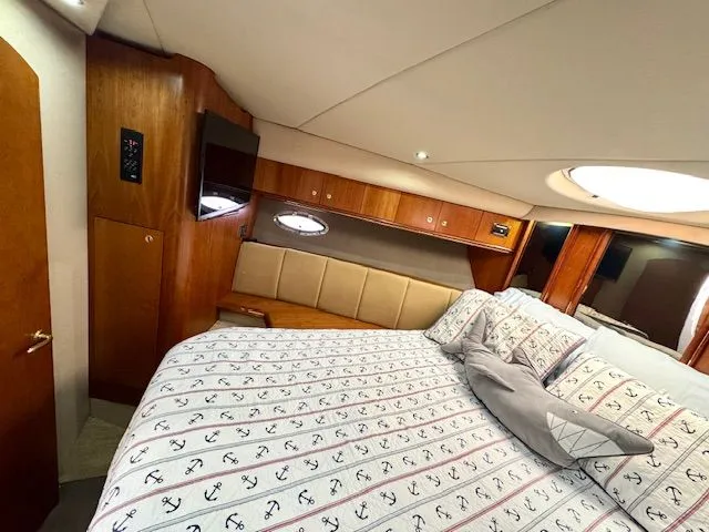 Endeavor Yacht Photos Pics VIP StateRoom - Port Side