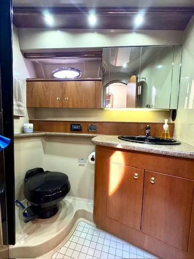 Endeavor Yacht Photos Pics Guest Head / Shower