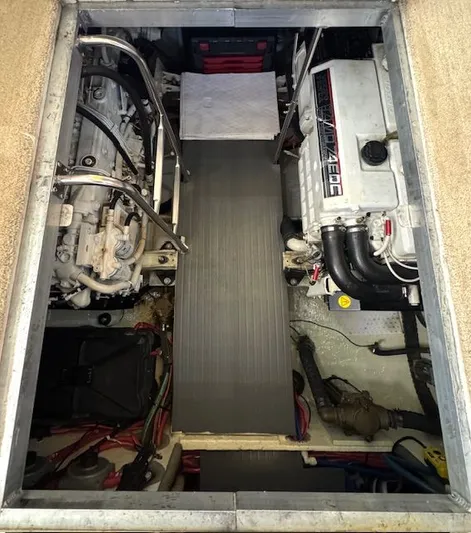 Endeavor Yacht Photos Pics Engine Room