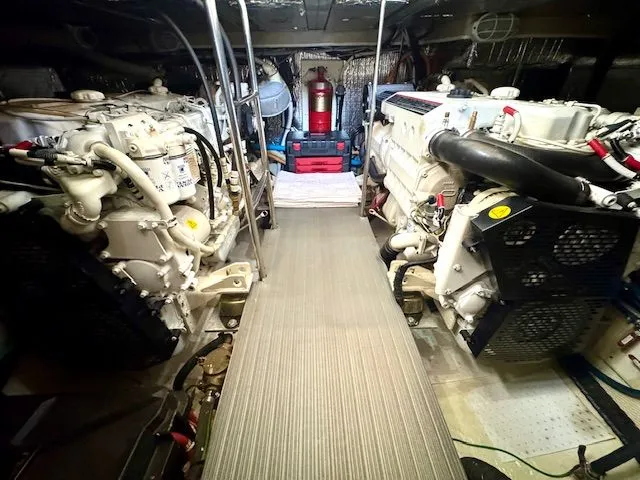 Endeavor Yacht Photos Pics Engine Room