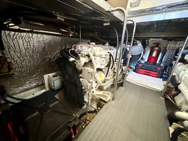 Endeavor Yacht Photos Pics Strb. Engine