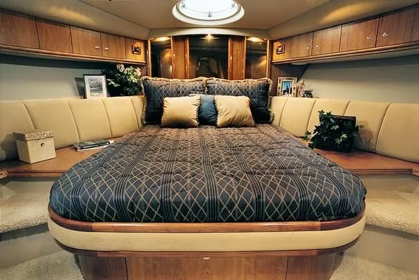 Endeavor Yacht Photos Pics 4450 - cabin