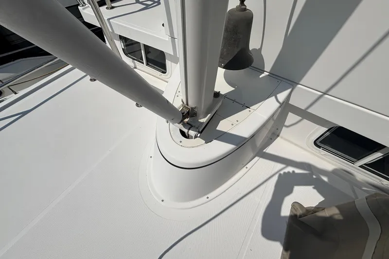 Egret Yacht Photos Pics Hinged Mast on Aft Deck of 2005 Nordic Tug 37 Flybridge lowers for low vertical clearance