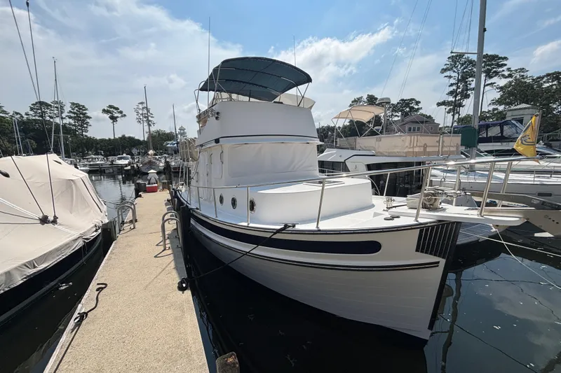 Egret Yacht Photos Pics 2005 Nordic Tug 37 Flybridge Dockside