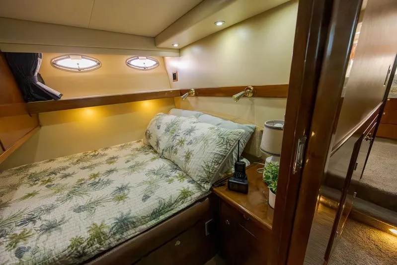  Yacht Photos Pics Cozy bedroom in 2008 Meridian 490 Pilothouse yacht with portholes and floral bedding.