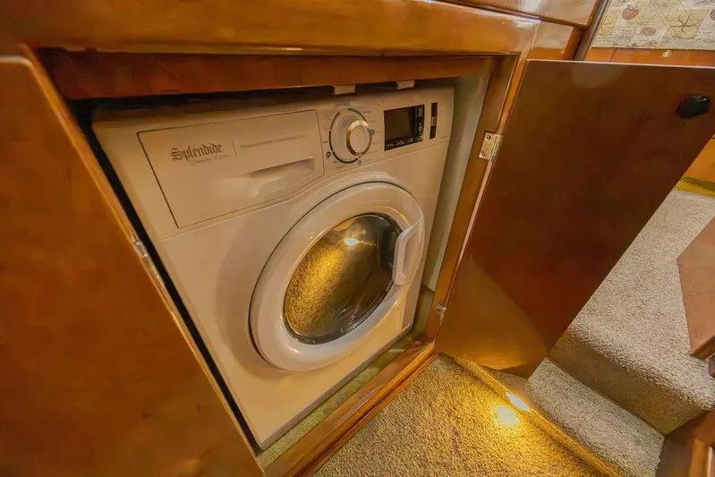  Yacht Photos Pics Built-in washer in 2008 Meridian 490 Pilothouse yacht interior.