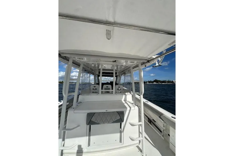  Yacht Photos Pics 2016 Everglades 435 Center Console boat interior with ocean view.