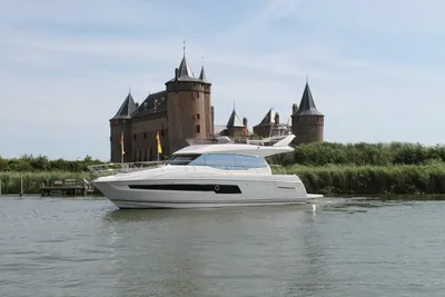 2019 Prestige 460 Flybridge