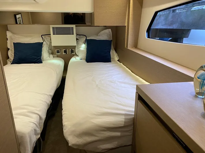 460 Flybridge Yacht Photos Pics 