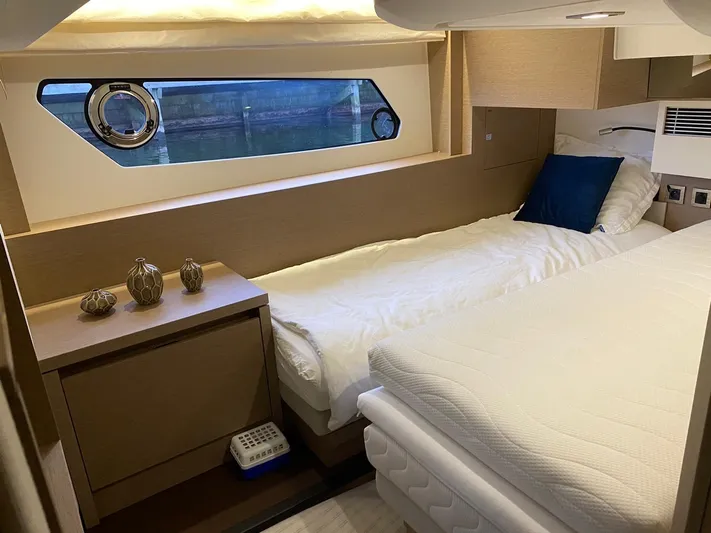 460 Flybridge Yacht Photos Pics 