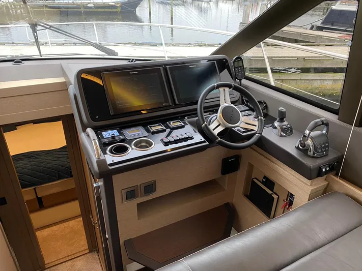 460 Flybridge Yacht Photos Pics 