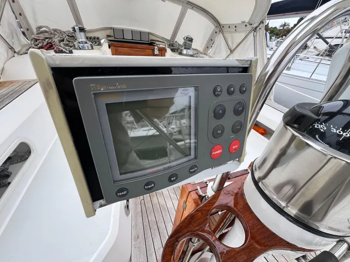 Vela Dare II Yacht Photos Pics Sabre 402 sailboat cockpit with Raymarine navigation system, 1999 model.