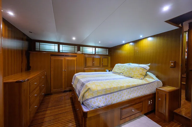 Change Of Latitude Yacht Photos Pics Luxurious 2001 Ocean Alexander 602 yacht bedroom with wood paneling and cozy bedding.