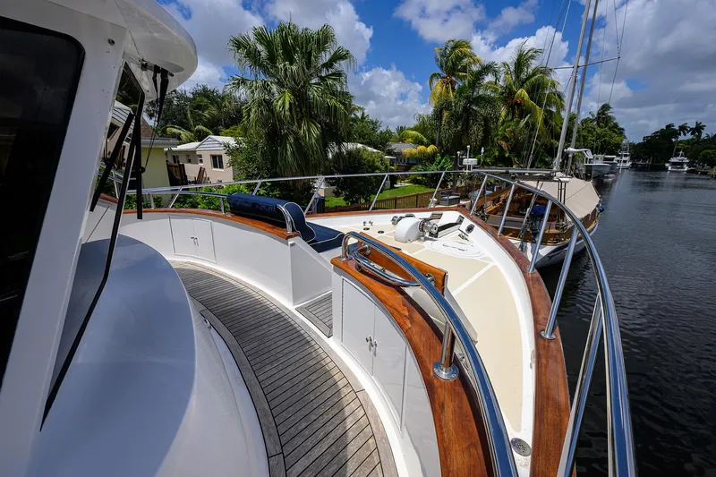 Change Of Latitude Yacht Photos Pics Luxurious 2001 Ocean Alexander 602 yacht docked by tropical waterfront.