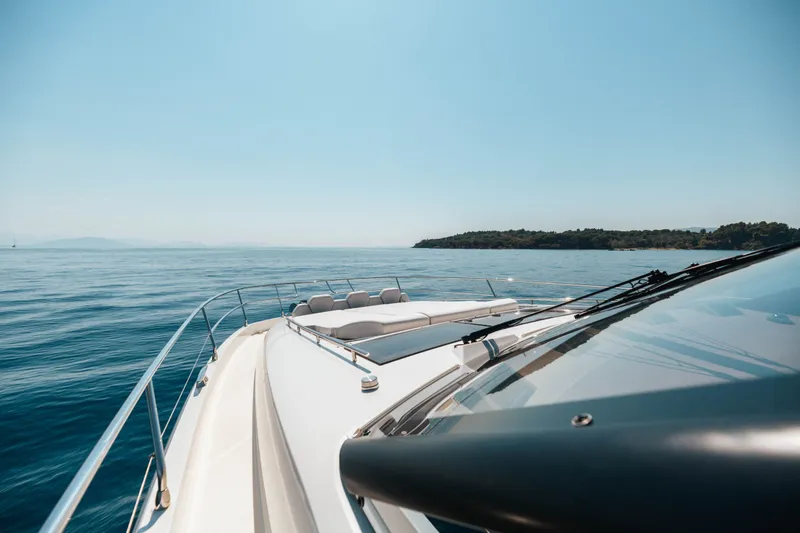 690 Flybridge Yacht Photos Pics 