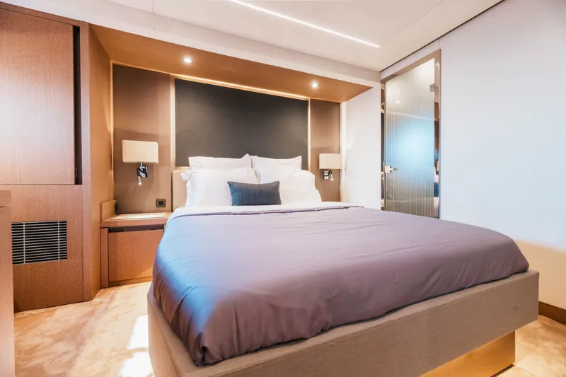 690 Flybridge Yacht Photos Pics 