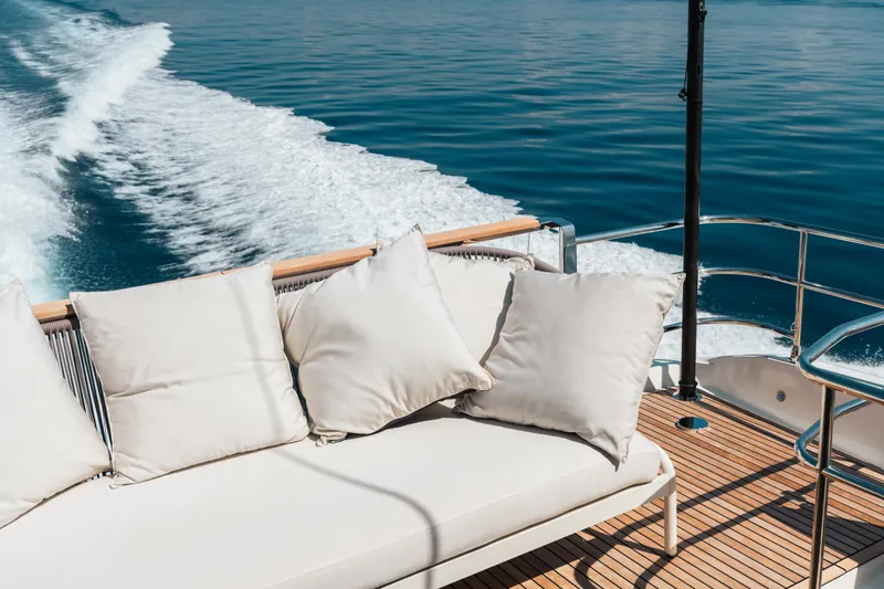 690 Flybridge Yacht Photos Pics 