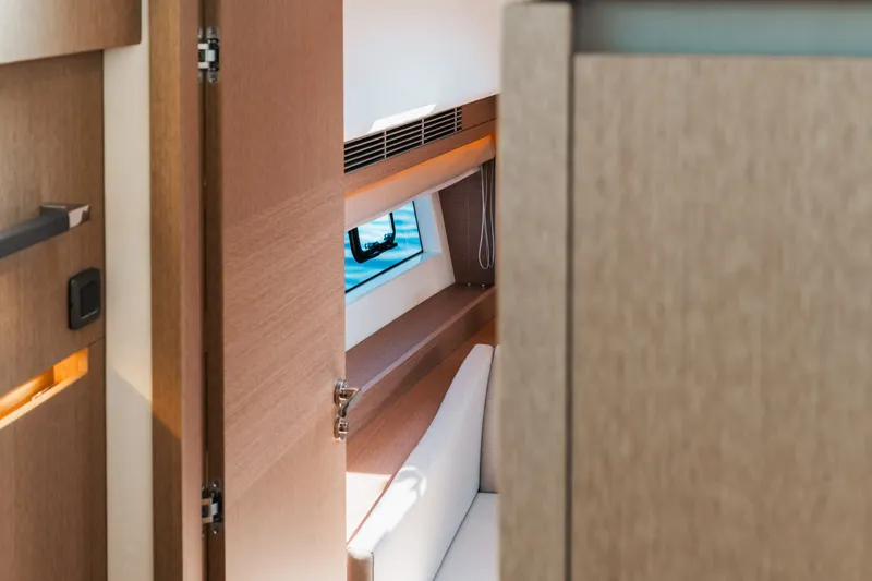 690 Flybridge Yacht Photos Pics 