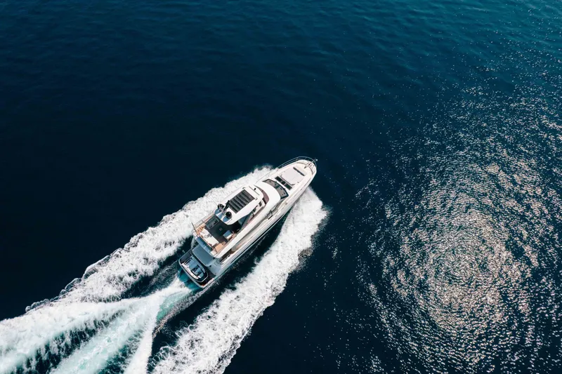 690 Flybridge Yacht Photos Pics 