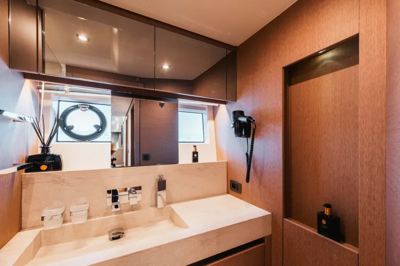 690 Flybridge Yacht Photos Pics 