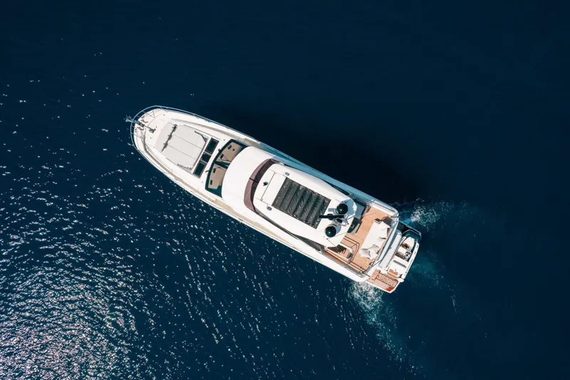 690 Flybridge Yacht Photos Pics 