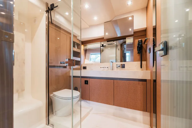 690 Flybridge Yacht Photos Pics 