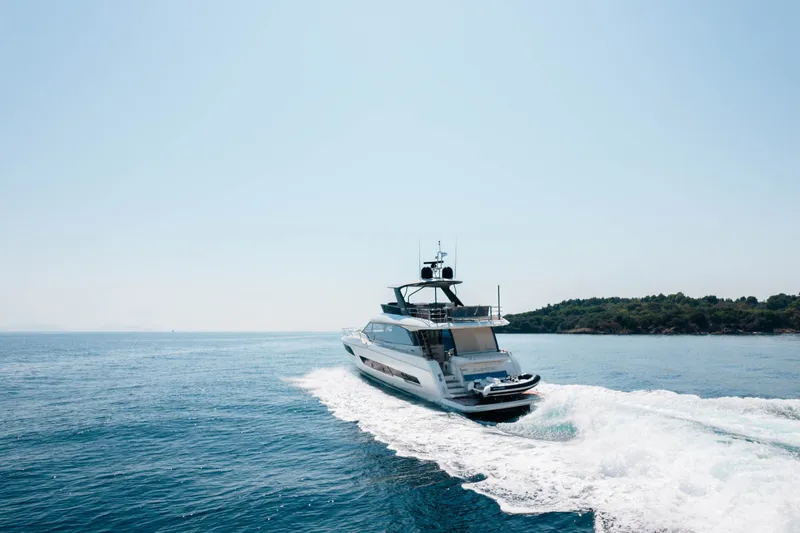 690 Flybridge Yacht Photos Pics 
