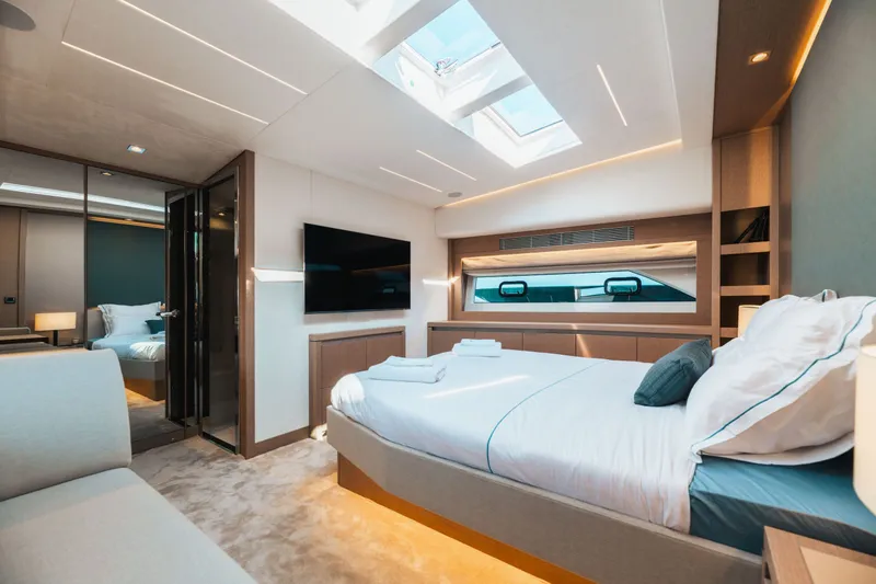 690 Flybridge Yacht Photos Pics 