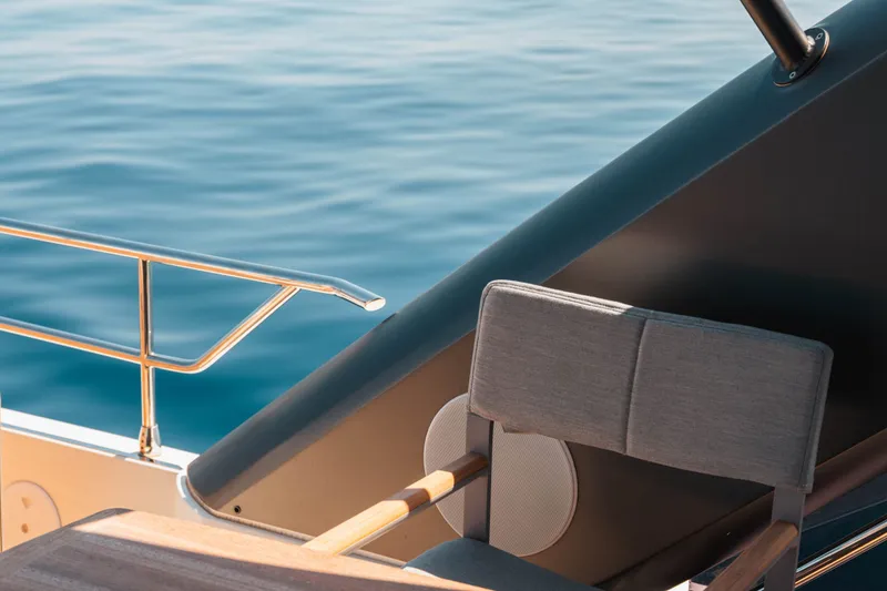 690 Flybridge Yacht Photos Pics 