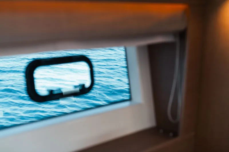 690 Flybridge Yacht Photos Pics 