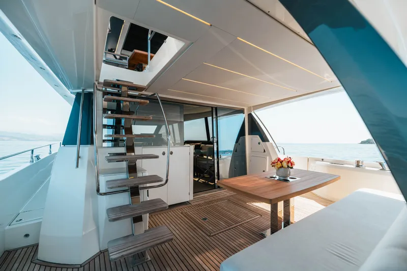 690 Flybridge Yacht Photos Pics 