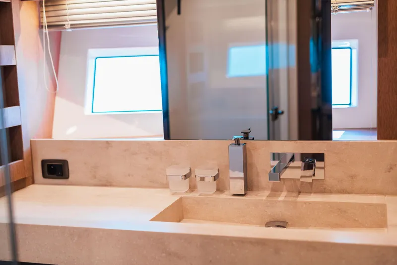 690 Flybridge Yacht Photos Pics 