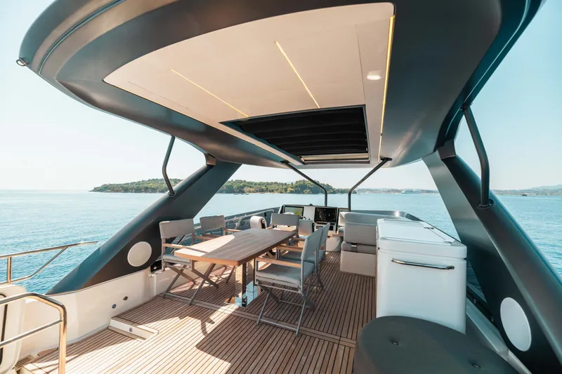 690 Flybridge Yacht Photos Pics 
