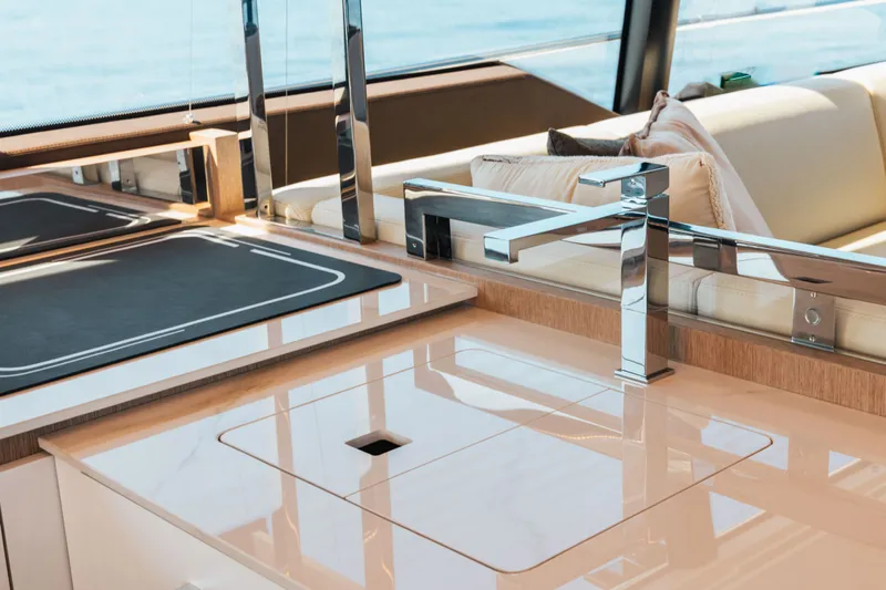 690 Flybridge Yacht Photos Pics 