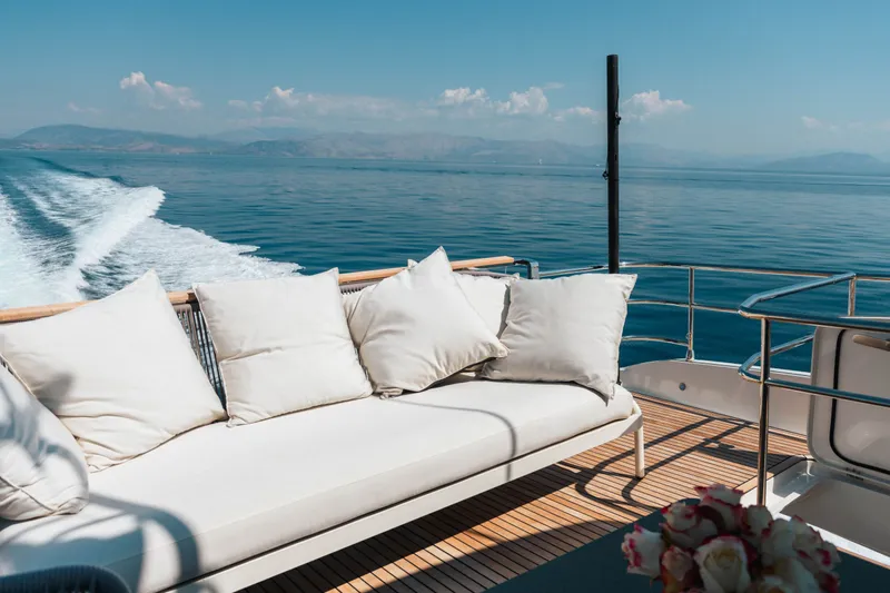 690 Flybridge Yacht Photos Pics 