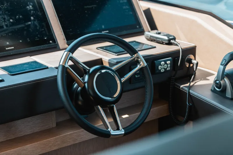 690 Flybridge Yacht Photos Pics 