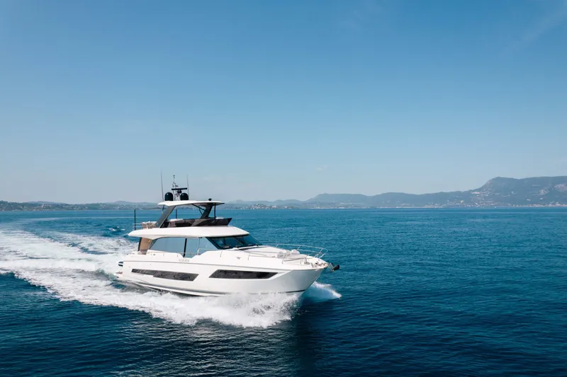 690 Flybridge Yacht Photos Pics 