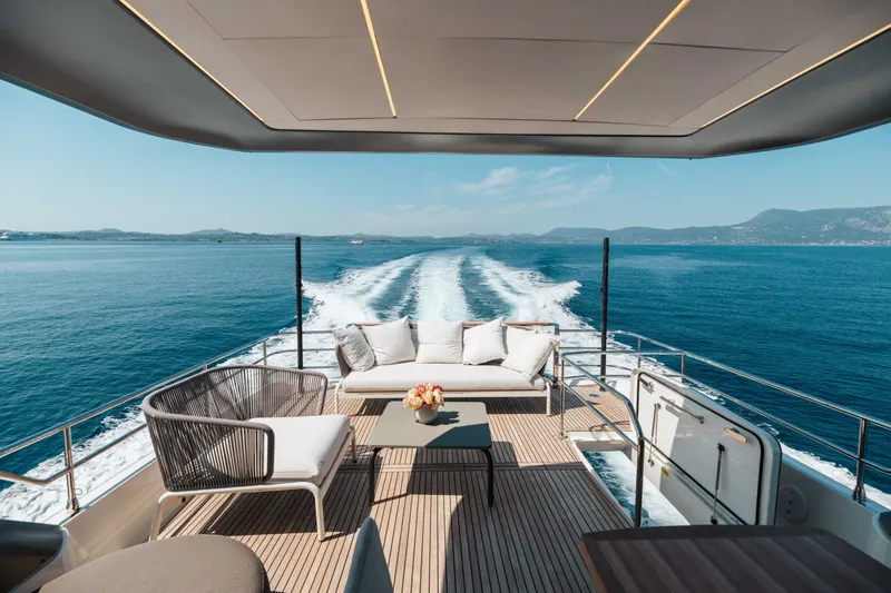 690 Flybridge Yacht Photos Pics 