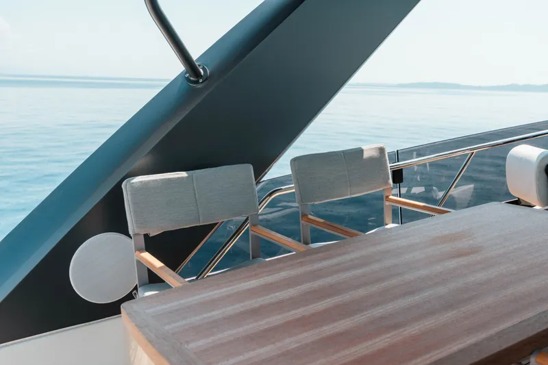 690 Flybridge Yacht Photos Pics 