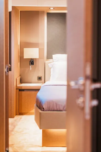 690 Flybridge Yacht Photos Pics 