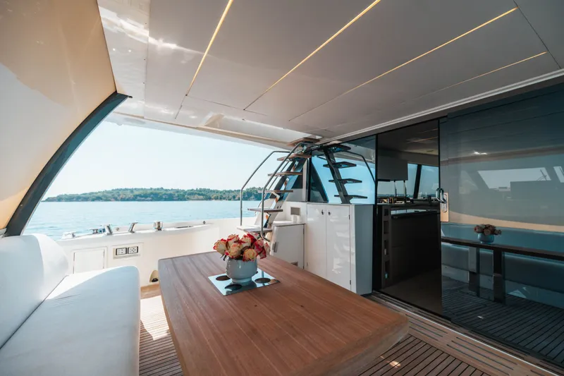 690 Flybridge Yacht Photos Pics 