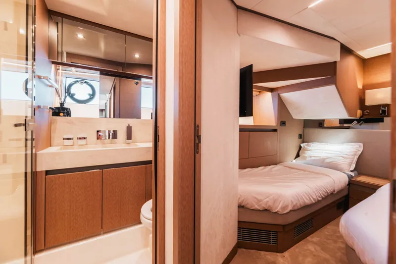 690 Flybridge Yacht Photos Pics 