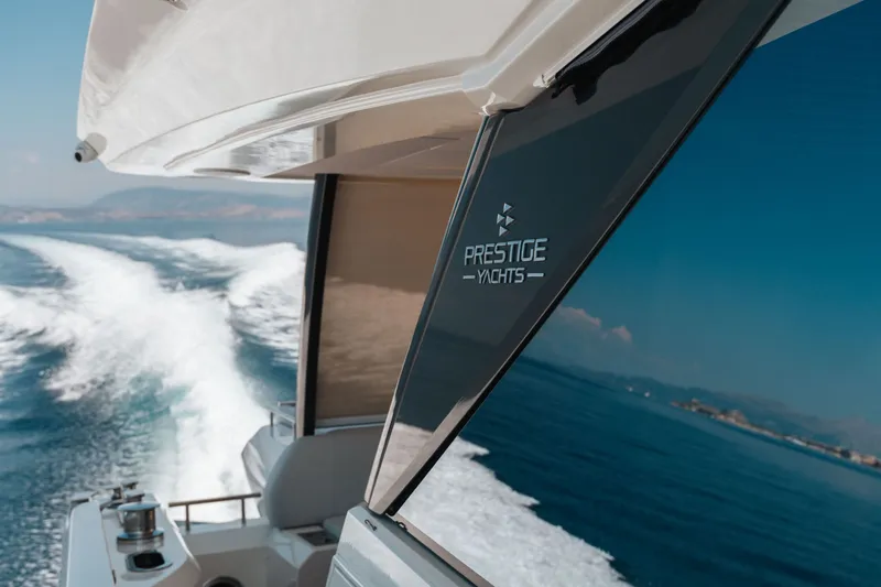 690 Flybridge Yacht Photos Pics 