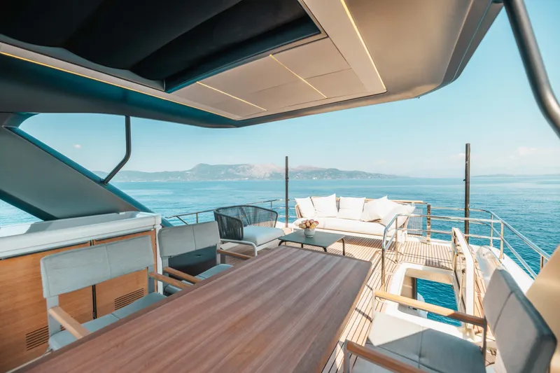 690 Flybridge Yacht Photos Pics 