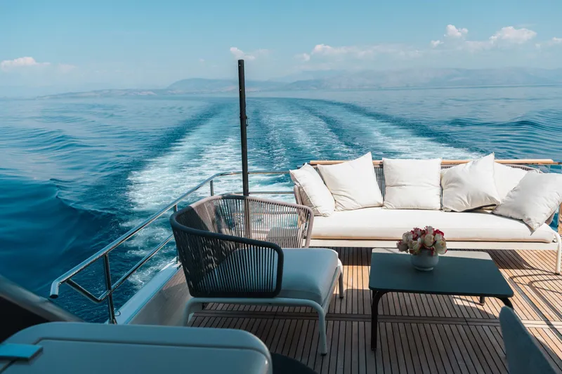 690 Flybridge Yacht Photos Pics 